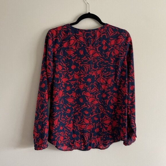 Talbots Women SZ S Red/Blue Floral Long Sleeve Pintuck Keyhole Neck Blouse - Picture 10 of 10